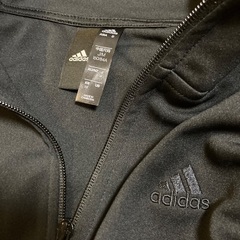 adidas🔴スポーツウェアの画像
