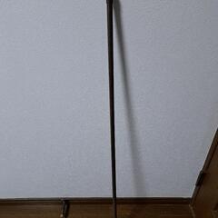 調整可能な木目突っ張り棒　約115センチ×190センチ