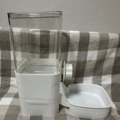 フードストッカー 透明プラスチック製 自動給餌器 フードディスペンサー犬猫ペット
の画像