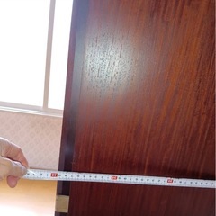 木製ディスプレイキャビネット ガラス扉付き　収納沢山入ります！の画像