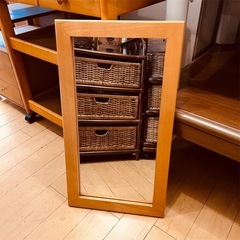 JF0027 木枠のウォールミラー　壁掛けミラー　鏡の画像