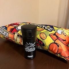 タンブラーとクッション