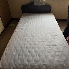 シングル、セミダブルベッド　引き出し付き