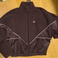 【新品】adidas ブラウン フリースジャケットの画像