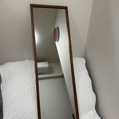 無印良品　壁にかけられる鏡　ウォールナット材(中)