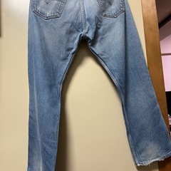 ダメージジーンズ（リーバイス）の画像