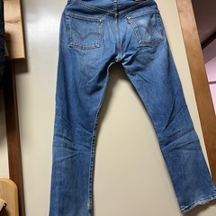 ダメージジーンズ（リーバイス）の画像