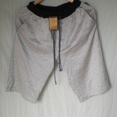 【未使用品】コムサメン　ショートパンツ
