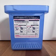 Miltonの青い収納ボックスとスプーンセット、プラスチック製で中型サイズ
の画像