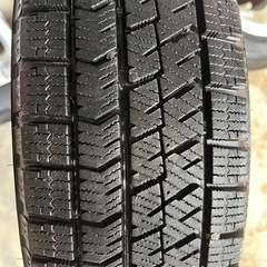 BLIZZAK VRX2 スタッドレスタイヤの画像