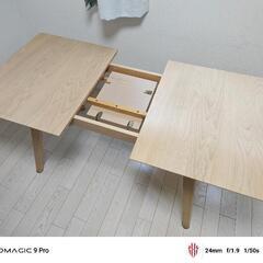 ダイニングテーブルの画像