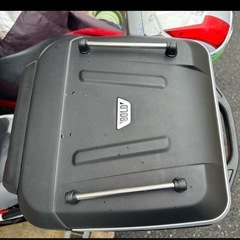 GIVI 32リットル　、トップケース