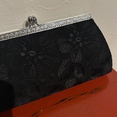 クラッチバッグ　パーティバッグ　和装バッグ　レース地　黒　結婚式用　がま口タイプの画像