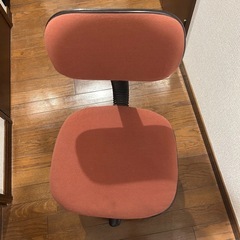 キャスター付き椅子　ピンク