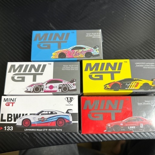 LBWKのミニカーセット