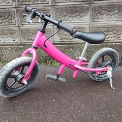 イージーグライダー　ペダルなし自転車　バランスバイク　キックバイク