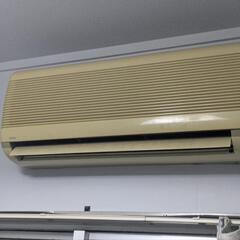 【募集一旦中止】古いエアコン×２台と壊れた小型冷蔵庫の画像