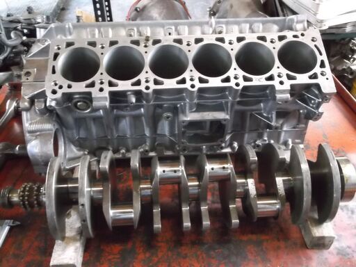 Mベンツ.V12.AMG.72エンジンをリペアーする.EV時代残したい名器の一台です