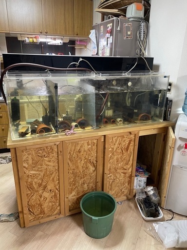 1,400アクリル水槽と上部フィルター