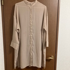 GU シースルー　ベージュ七分袖　シャツ　大きめの画像