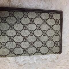 人気上昇✨️GUCCIグッチGGパターン 二つ折り財布 ベージュ...