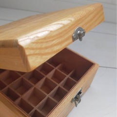 アロマオイルの木箱保存BOX 25本のアロマオイルが入ります。 ...
