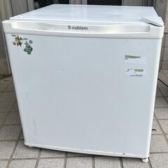 無料 2017年製 1ドア 46L 冷蔵庫 エスキュービズム(S...