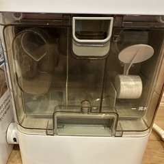 IRIS OHYAMA 掃除機 ホワイト　リンサークリーナーの画像
