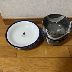 カレー皿５枚、丼２個