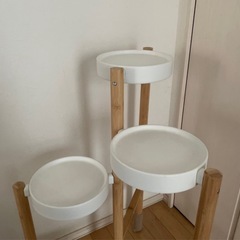 IKEA プラントスタンド　おしゃれ　インテリア　物置　スタンド　白　木の画像