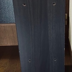 黒のマガジンラックの画像