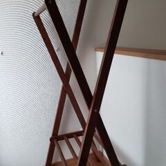 木製ハンガーラックの画像