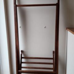 木製ハンガーラックの画像