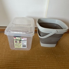 米びつ（ダイソー）と折りたたみバケツ