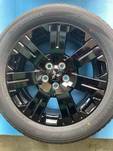 デリカ　D5 新車外し　純正ブラックホイール