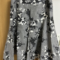 【着痩せ】花柄フリルスカートの画像