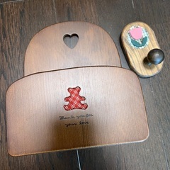 木製レターラックとフック