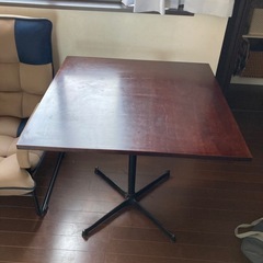 テーブル