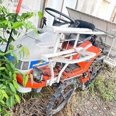 クボタ田植え機の画像