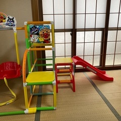 アンパンマンブランコ付きジャングルジムの画像