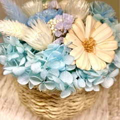 花カゴアレンジ♡ブルー系の画像