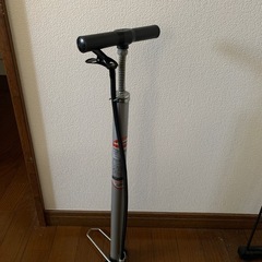 自転車タイヤの空気入れ