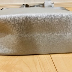【新品】バック　シルバーの画像