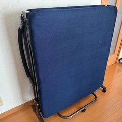 折りたたみ式ベッド