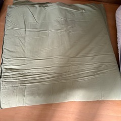 布団と折りたたみマットレスの画像