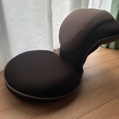 背筋も伸ばせる座椅子の画像