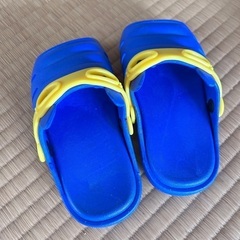未使用品　可愛い豚風サンダル16cmの画像
