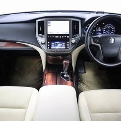 【ローン審査通過率95％！ローンお任せください！】トヨタ クラウン　ハイブリッド😊の画像
