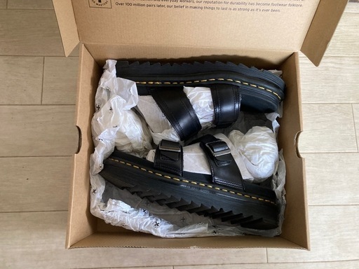 Dr. Martensサンダル