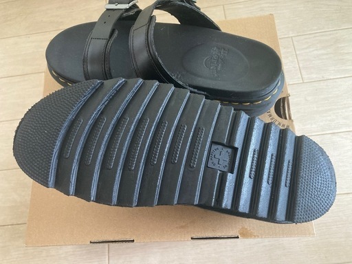 Dr. Martensサンダル